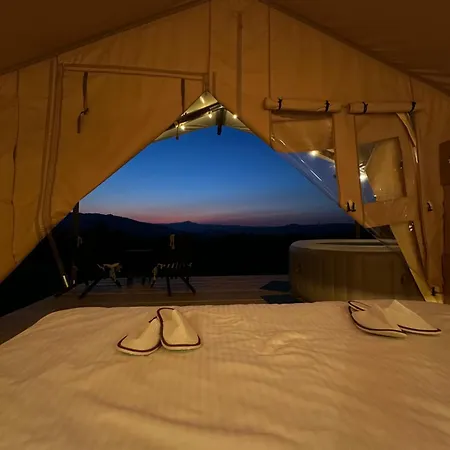 Hutsul Glamp панорамний вид джакузі Sunset Mykulychyn
