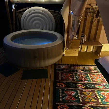Hutsul Glamp панорамний вид джакузі Sunset Mykulychyn