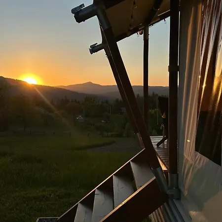 Hutsul Glamp панорамний вид джакузі Sunset