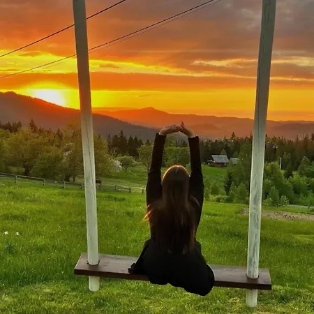 Hutsul Glamp панорамний вид джакузі Sunset