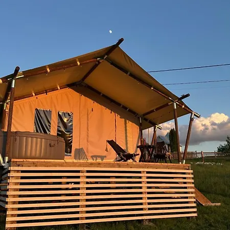 Hutsul Glamp панорамний вид джакузі Sunset